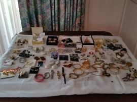 Women's Costume Jewelry