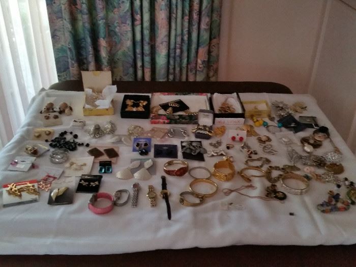 Women's Costume Jewelry