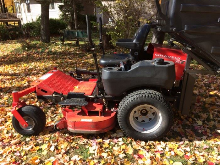 Gravely 252Z O turn Lawnmower 275 hours This O Turn lawnmower will be available for pre-sale