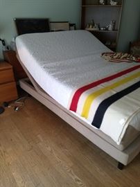 Serta full sized adjustable memory foam bed with massage 