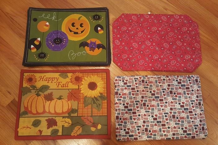 Seasonal placemats for in each set