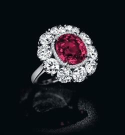 LOT899 Fancy Vivid Pink Diamond Ring