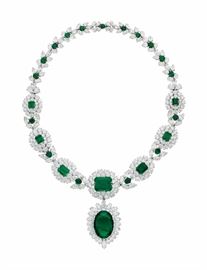 LOT828 EMERALD  DIAMOND NECKLACE