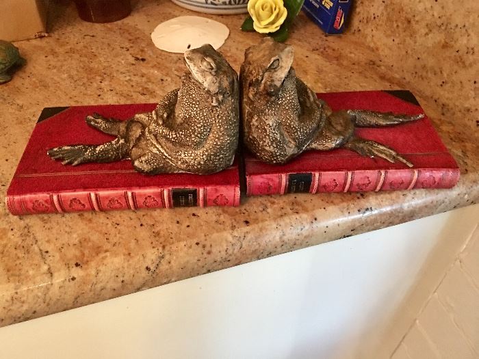 Froggy book ends