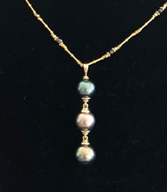 Gorgeous 18kt Yellow Gold and 3 Tahitian Pearl Pendant