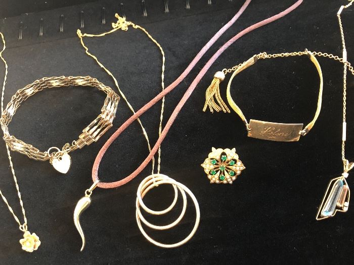 Very nice selection of gold pieces