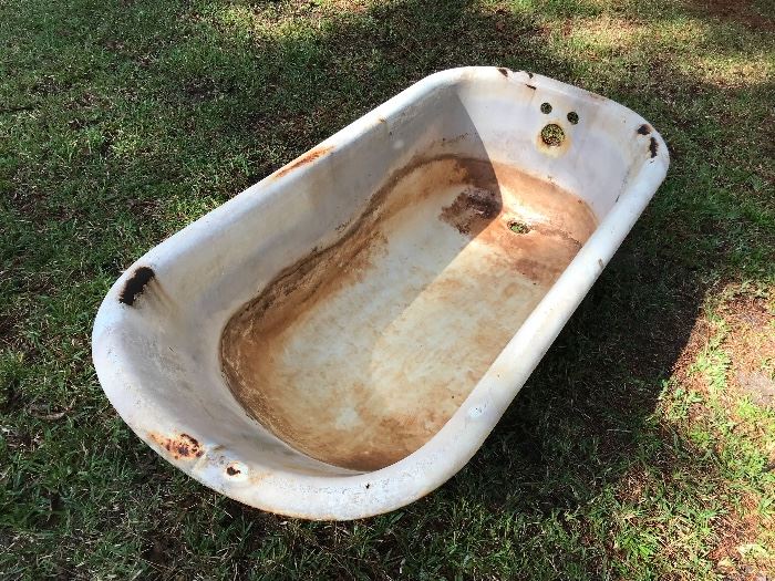 vintage cast iron tub, feet missing