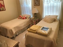 Twin Beds.  Quilt Bedspreads