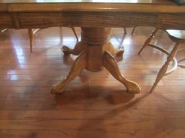 PEDESTAL TABLE