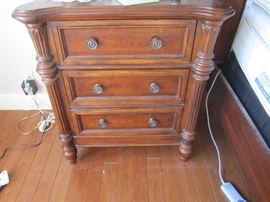 PAIR OF NIGHTSTANDS