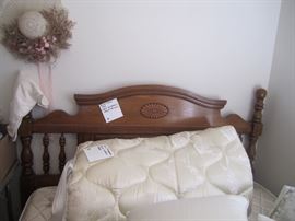 QUEEN SIZE BED 