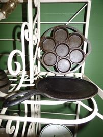 Cast iron smail griddle, Griswold cast iron pan
