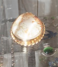 Fine Gold Cameo (large)