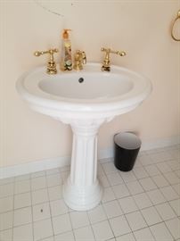 Kohler pedestal sink & matching commode