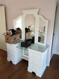 Stanley makeup vanity
