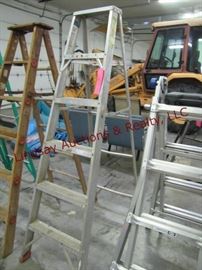 LOT 98 LADDERS