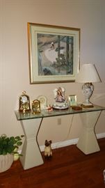 PAIR OF HOUR GLASS PLASTER PEDESTALS WITH GLASS TOP CONSOLE TABLE AND QUARTZ CLOCKS.