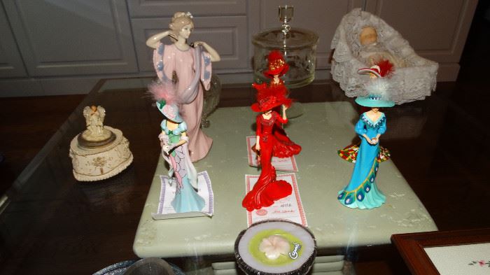HAMILTON FIGURINES.