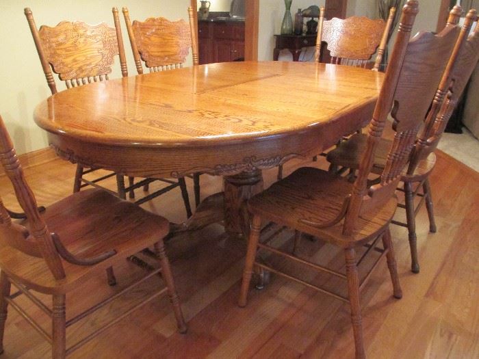 OAK EXTENDABLE TABLE WITH 6 CHAIRS
