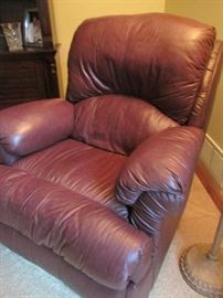 LEATHER RECLINER CHAIR

