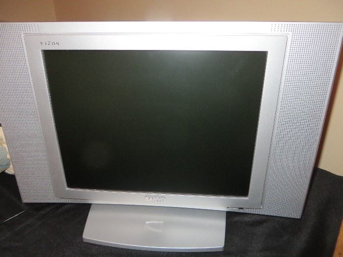 SANYO CLT1554 TV 15" EDTV-READY LCD COLOR TELEVISION W/ REMOTE