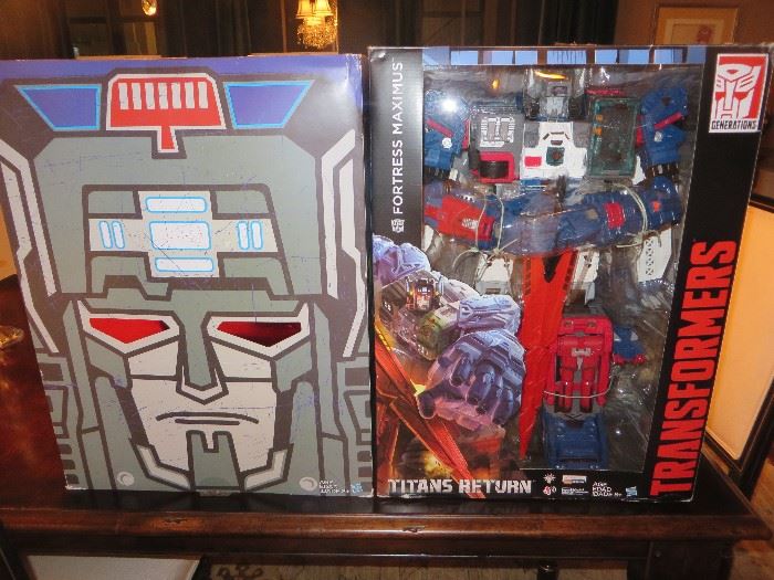 FORTRESS MAXIMUS			NEW IN BOX 2FT TALL NEVER OPENED  HASBRO TRANSFORMERS	
				
				
				
				
				
				
