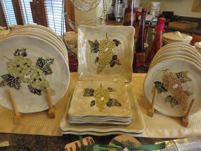 TABLETOPS UNLIMITED HAND PAINTED CABERNET GRAPES DINNERWARE