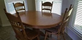 Great dining room table with 4 matching chairs