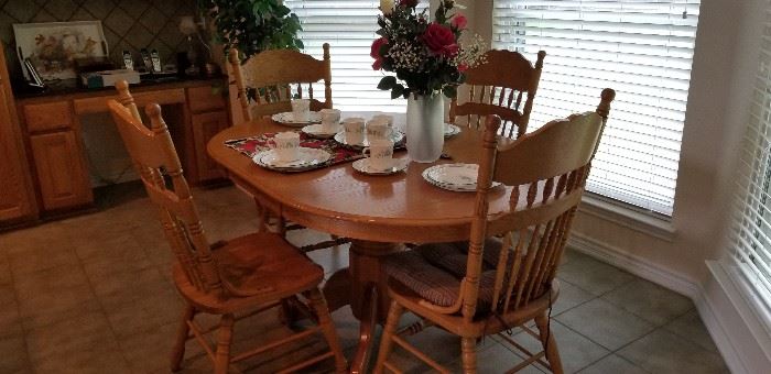 Ready for the holidays with this Thanksgiving table and chairs
