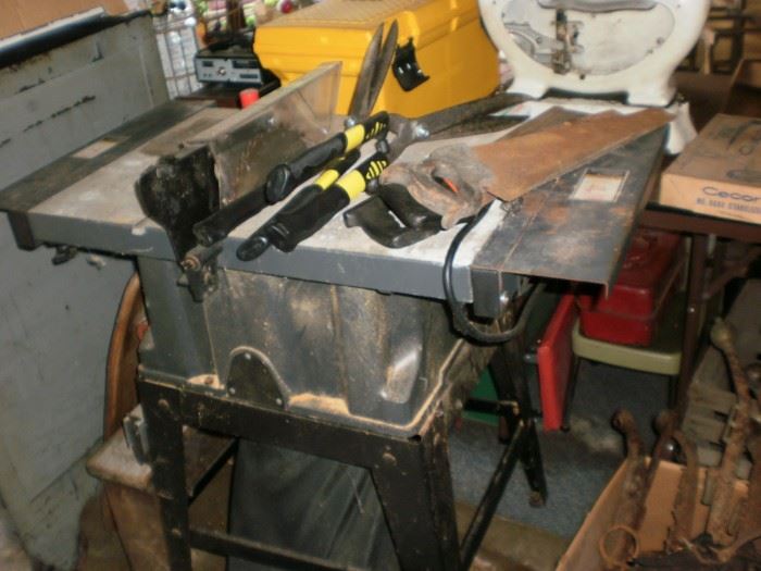 Craftsman table saw.