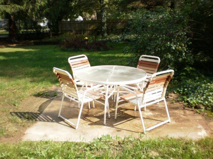 Patio round table and 4 chairs.  