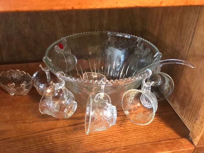 18 pc small punch bowl with ladle 
