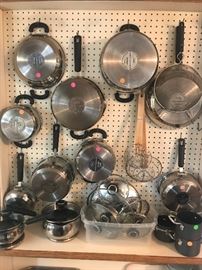 Cook essential pots and pans 