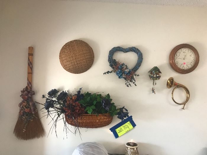 Cute decor wall items 