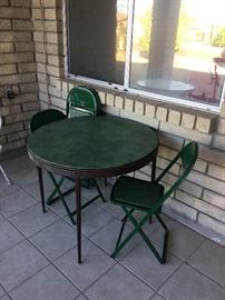 Vtg round card table with four chairs 