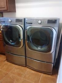 Great set of appliances! You will need to have someone with appliance dolly to pick these up.