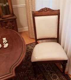 Broyhill dining chairs, rug