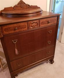 1930-1940 chest of drawers with valet down