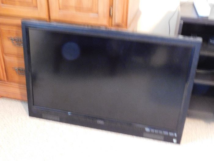 48 inch TV with wall mount