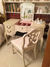 Gorgeous Bassett French Provincial Dressing Table.