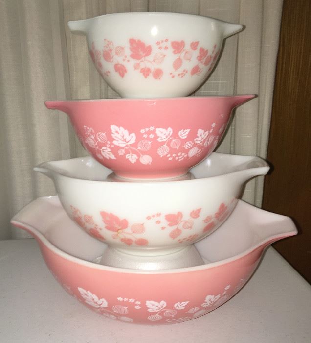 Vintage Pyrex Pink Cinderella Gooseberry Nesting Mixing Bowls