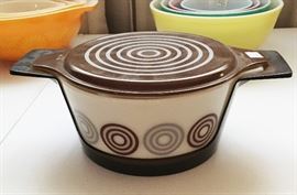 Vintage Pyrex Covered Casserole Dish With Carrier