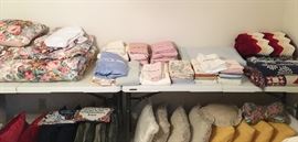 Blankets, sheets and pillows