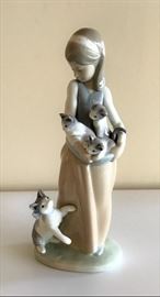 Lladro Girl with Cats 1309                  https://ctbids.com/#!/description/share/54042