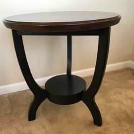 Two Round End Tables                   https://ctbids.com/#!/description/share/54055