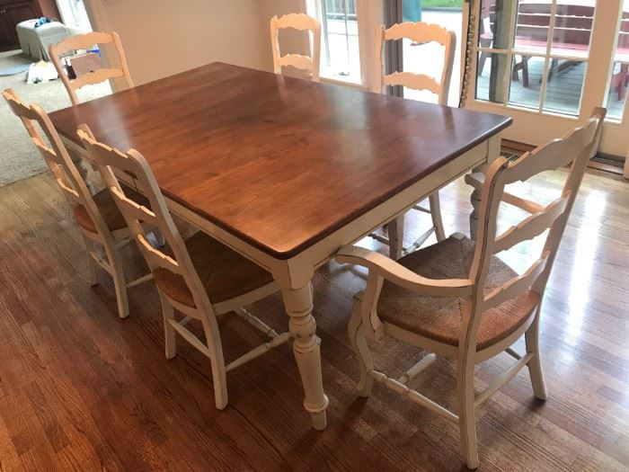 French Country Style dining table w/ 6 chairs and one leaf