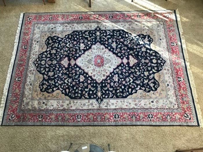 9'5" x 13'8" Oriental Rug