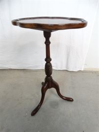 Small Queen Anne Side Table