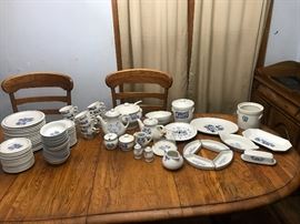 Pflatzgraff Yorktowne. Service for 16 with hard to find service pieces 