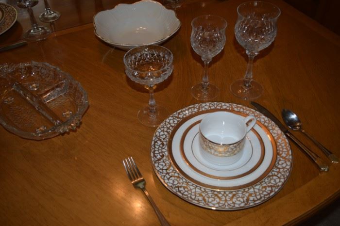 American Atelier Florentine Scroll Gold Eight (5) Piece Place Settings
